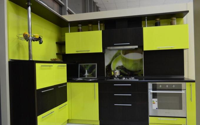 Žalia virtuvė (42 nuotraukos): šviesiai žalios ir kitų spalvų vidaus apdaila, instrukcijos, vaizdo įrašai ir nuotraukos