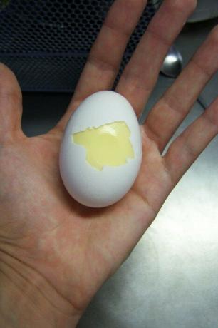 Kaip paruošti "aukso kiaušinius" arba plakta kiaušiniai su lukštu