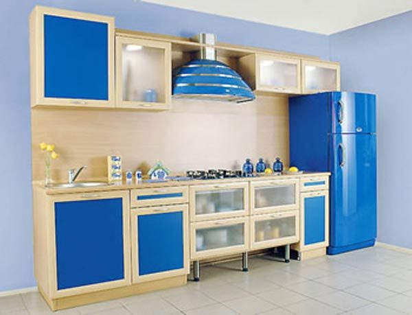Mėlyna virtuvė (35 nuotraukos): vaizdo instrukcijos interjero dizaino dekoravimui tamsiomis spalvomis savo rankomis, kaina, nuotrauka