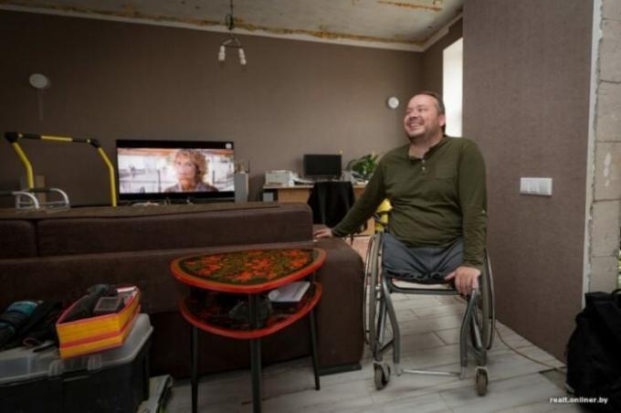Viačeslavas pilietis Minske stato namus ir svajoja jaukioje terasoje.