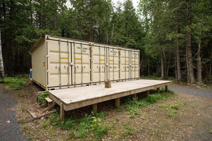 Kanados meistras pastatė savarankiškas namas konteinerį.