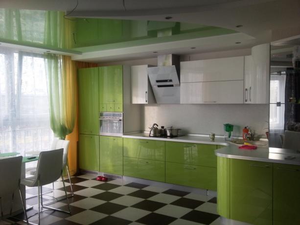 „Green kitchen“ (54 nuotraukos) „Ischia“: vaizdo įrašo instrukcijos apie „pasidaryk pats“ interjero dekoravimą, dizainą, virtuvės komplektą, stalą, kėdes, sienas, lubas, „Leroy Merlin“, nuotrauka ir kaina