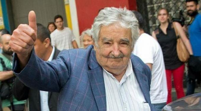 90% davė Mujica prezidento algą labdarai.
