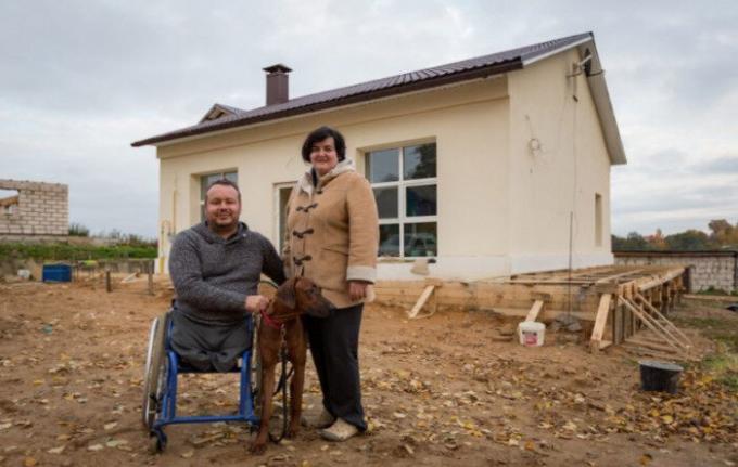 Baltarusijos vežimėliais studijavo YouTube "vaizdo įrašus ir redid seną parduotuvę namuose