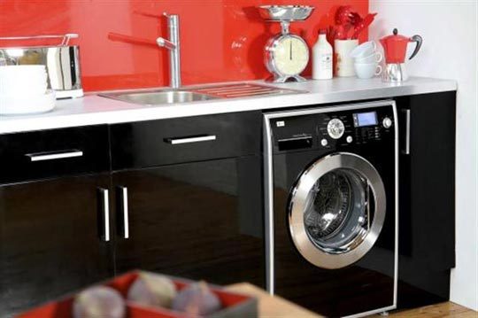Ką galima įsivaizduoti stilingiau nei juodus skalbimo mašinos priekinius kraštus ir juodą paviršių