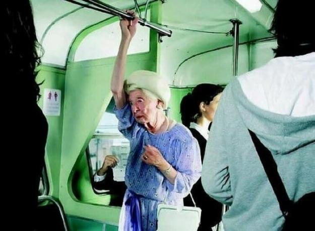 
Britų psichologai ragino nepasiduoti transportavimo būdas senyvo amžiaus žmonėms. Populiariausios nuotraukos / Foto: hopop.ru. 