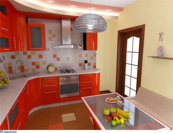Puikiai naudojant suapvalintus paviršius, šviesą, spalvų paletę ir stiklą, jūsų maža virtuvė gali virsti labai jaukia ir mėgstama vieta draugiškiems susibūrimams