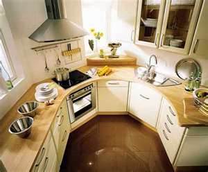 Net labai maža, sudėtingos formos virtuvė gali būti patogi.