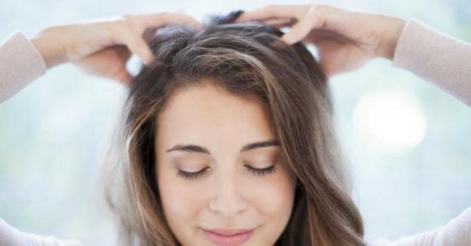 Galvos masažas yra puikiai papildo nuolatinių vandens procedūras. Populiariausios nuotraukos / Foto: hidoctor.ir. 