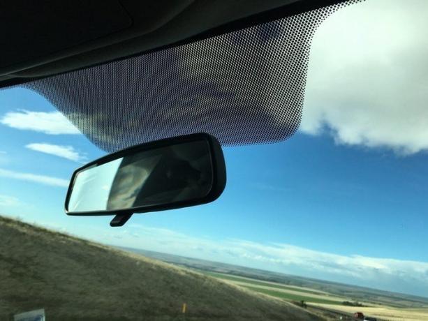 Akyto stiklo ne tik apsaugoti, bet ir vairuotojo saulės.