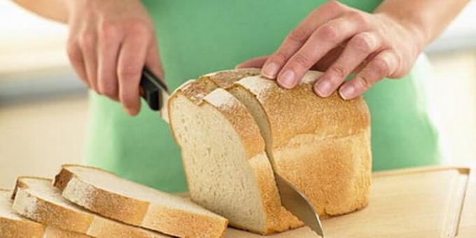 Kaip sumažinti šviežios duonos, todėl ji netrupa.