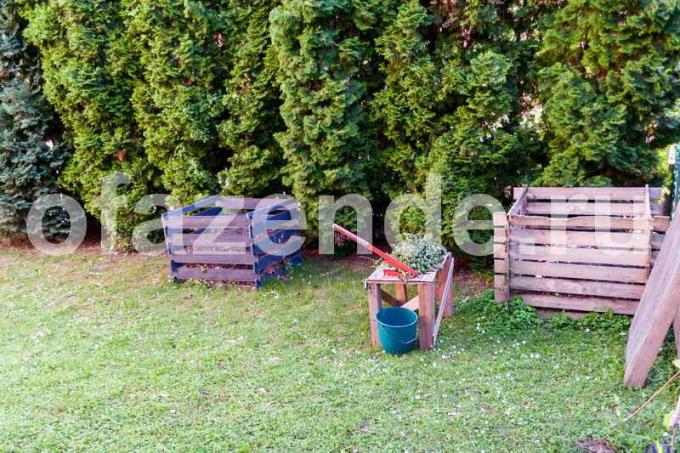Trąšos ir kompostas iš žolės. Iliustracija straipsnyje naudojamas standartinis licencijos © ofazende.ru