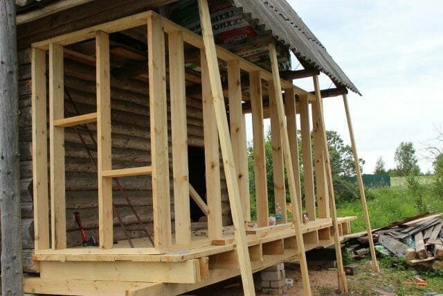 Built-in veranda daroma tik su namų prie jo statybos etape