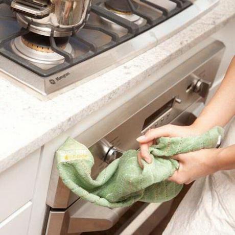 Dirty virtuvės rankšluosčiai - kai visų panaudotų namų šeimininkės rykštė.