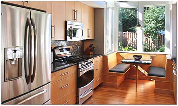 Sujungus balkoną su virtuve, atlaisvinama darbo vieta ir valgomojo zona perkeliama už virtuvės ribų.
