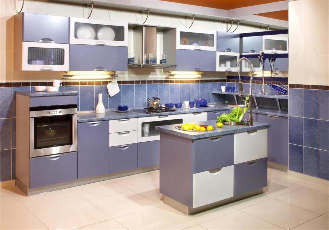 Virtuvės komplekto aukštis: standartinis, nuo grindų, kaip jį įdiegti patys, instrukcijos, nuotraukos, kainos ir vaizdo įrašų pamokos