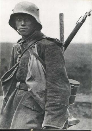 Vokietijos atakuoti "Raguotasis" šalmas M16. Vakarų frontas, 1918.