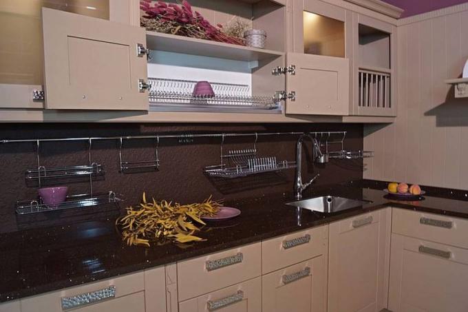 Kapučino spalvos virtuvė (42 nuotraukos), kavos spalvos virtuvės sofa, „pasidaryk pats“ blizgus virtuvės dizainas: instrukcijos, nuotraukų ir vaizdo įrašų pamokos, kaina