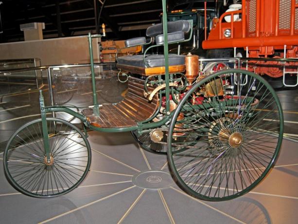 Muziejaus eksponatas - pirmasis pasaulyje automobilių Benz patentų Motorwagen, 1885