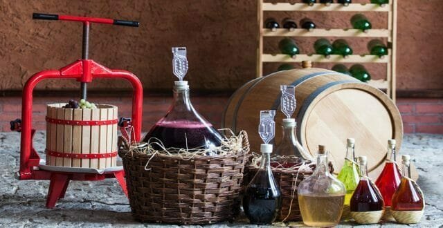 Kaip paruošti naminį vyną iš vynuogių (raudona arba balta)