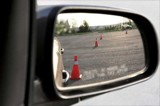 "Boom, atėjo": išmokti greitai ir be klaidų nustatyti atstumą nuo automobilio prie sienos