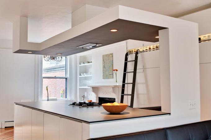 Gipso kartono perėjimai, kaip ir nuotraukoje, dažnai naudojami siekiant išplėsti zonavimą virtuvėse kartu su kitomis patalpomis
