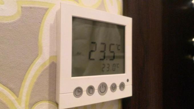 Nenaudokite spinduliavimo grindų šildymo butuose. Arba kodėl butas yra šaltas ir paleisti kietas vanduo, o ne karšta.