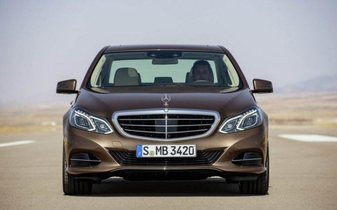 Vokietijos verslo klasės sedanas Mercedes-Benz E klasė 2014 m. | Nuotrauka: cheatsheet.com.