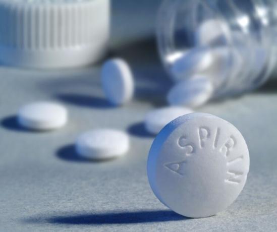 Aspirinas pasakojama kalkių nuosėdas virdulyje su trenksmu!