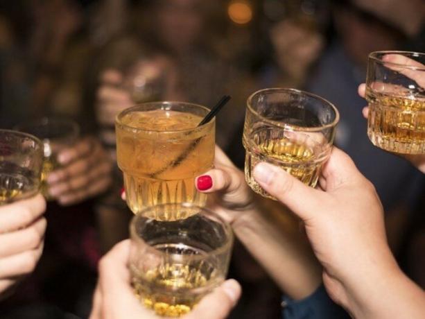 Mokslininkai nustatė keletą pagrindinių priežasčių knarkimo ir alkoholį - vienas iš jų. Populiariausios nuotraukos / Foto: fakty.uaReklama. 