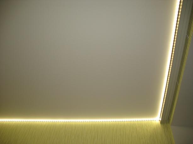 Apšvietimas virtuvėje su LED juostele: kaip tai padaryti patys, instrukcijos, nuotraukos, kainos ir vaizdo įrašų pamokos