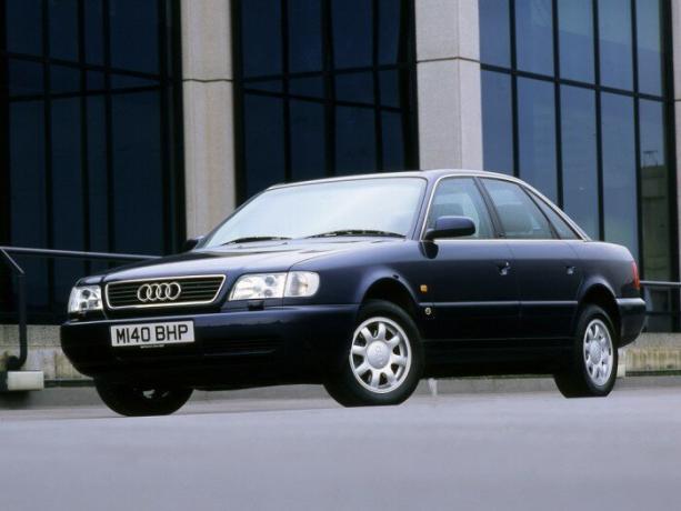 Audi A6, negali pasigirti charizma, kaip Mercedes-Benz W124 ir BMW E34, bet tai kitas patikimas Vokietijos automobilių iš 90-ųjų. | Nuotrauka: autoevolution.com.