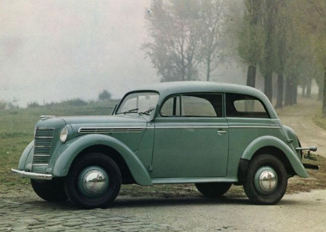 10 sovietinių automobilių, kurie buvo tarsi užsienio gamybos automobilis, kaip du žirniai