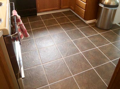 grindų plytelės virtuvei ir koridoriui