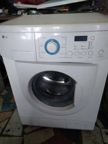 Bendras vaizdas skalbimo mašina