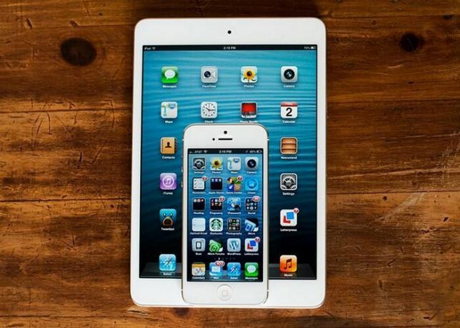 "Apple": "iPhone" ir "iPad".