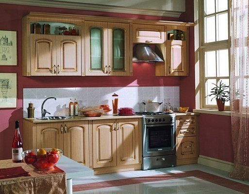 Virtuvės komplektas su įdomiais dekoratyviniais elementais