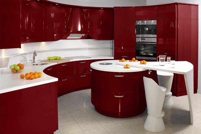 raudona ir balta virtuvė