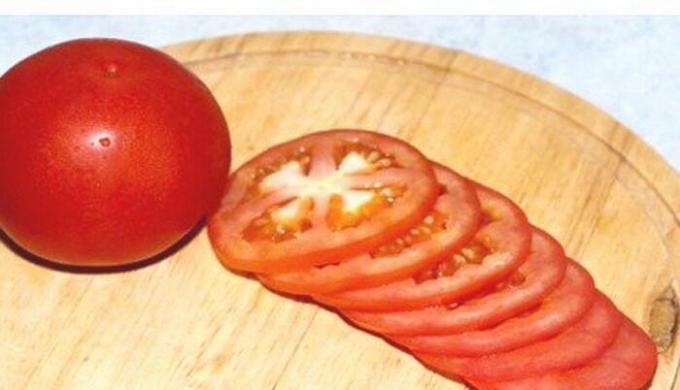 Pomidorai, supjaustyti griežinėliais.