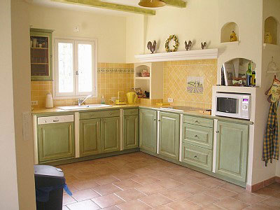 Provanso stiliaus virtuvės interjeras
