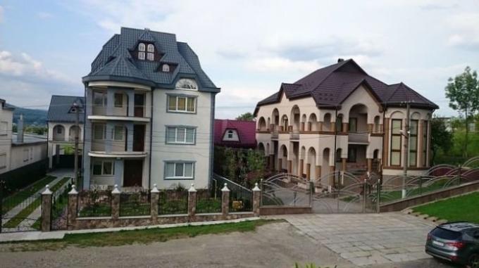 Žemutinė Apsha - turtingiausias kaimo Ukrainoje.