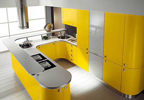 „High-tech“ yra vienas patogiausių 16 kv. M virtuvės dizaino variantų.