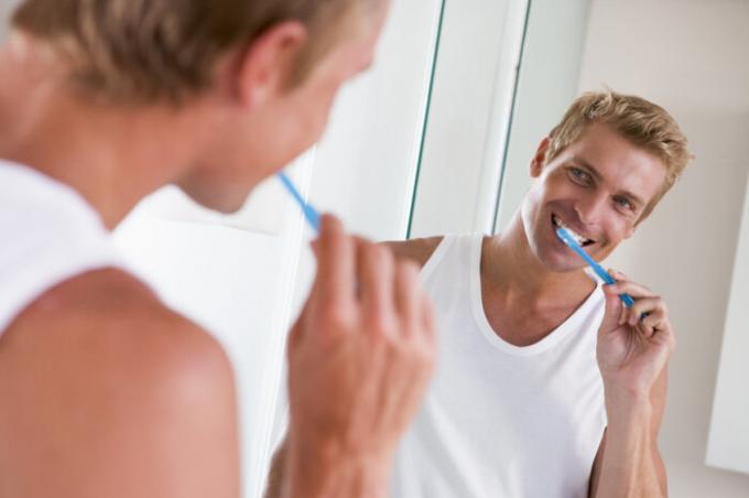 Duše, nepamirškite kruopščiai valyti dantis. Populiariausios nuotraukos / Foto: static5.depositphotos.com. 