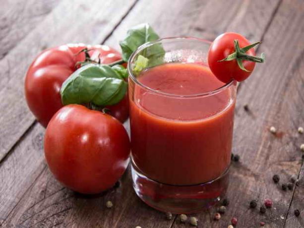 Derliaus nuėmimo sveikų sulčių iš pomidorų © ofazende.ru