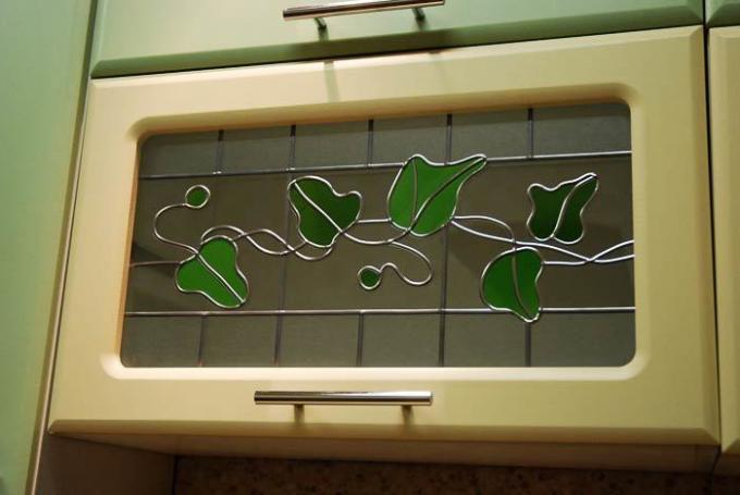 vitražas virtuvės fasadams