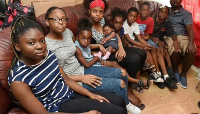 Šeima su daugeliu vaikų gyvenančių Alytus (Anglija) apskrityje migrantų.